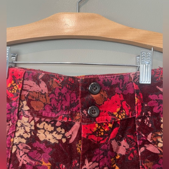 Beautiful magenta floral print velvet shorts by FOSSIL - Picture 2 of 7